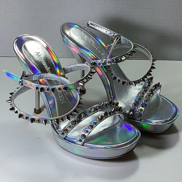 Alexander McQueen
Punk Stud Metallic Leather Ankle-Strap Sandals - Picture 6 of 10